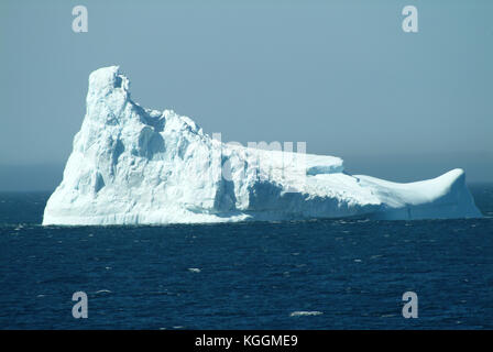 Greenland Berg (1). Dies ist Teil meiner Fotoserie von Eisbergen, die in Richtung USA schweben. Es ist der Typ von berg, der die Titanic versenkt hat. Stockfoto