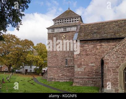 Die Kirche der hl. Birgitta oder St Braut im Dorf Skenfrith, Monmouthshire, Wales, Großbritannien Stockfoto