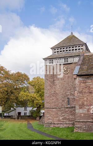 Die Kirche der hl. Birgitta oder St Braut im Dorf Skenfrith, Monmouthshire, Wales, Großbritannien Stockfoto