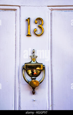 Haus mit der Nummer 13, England, Großbritannien Stockfoto