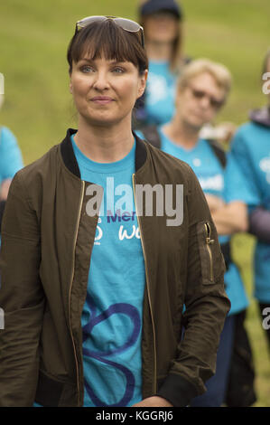 Fernsehstar Ruth Langsford und ihr Hund Maggie beginnen den Alzheimer’s Society Surrey Memory Walk im Painshill Park, Cobham. Die Strictly Come Dancing 2017, Loose Women und ITV This Morning Moderatorin, die ihren Vater Dennis an Demenz verloren hat und Botschafter der Alzheimer’s Society ist. Ruth wurde von EastEnders-Star Emma Barton und ihrem Hund Poppy begleitet. Mit: Emma Barton Where: Cobham, Großbritannien Wann: 08 Okt 2017 Credit: Paul Taylor/WENN.com Stockfoto