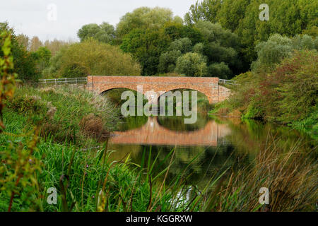 Brücke über den Fluss Nene in der Nähe von Elton Stockfoto