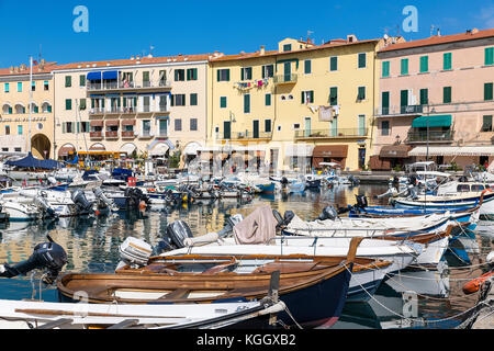 Fischerboote im Hafen, Portoferraio, Elba, Italien. Stockfoto