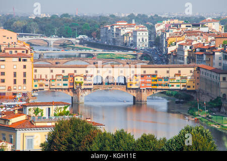 Brücken über den Arno in Florenz Stockfoto