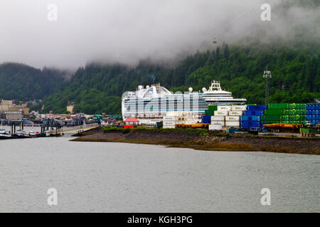 Das kreuzfahrtschiff Ruby Princess angedockt in Juneau, Alaska. Stockfoto