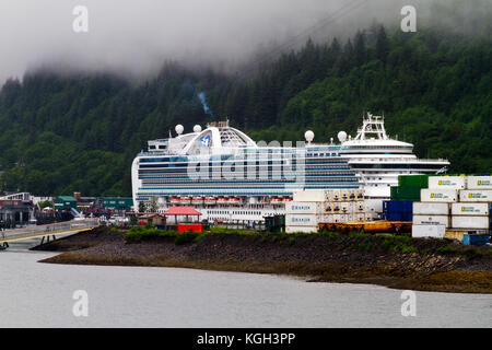 Das kreuzfahrtschiff Ruby Princess angedockt in Juneau, Alaska. Stockfoto