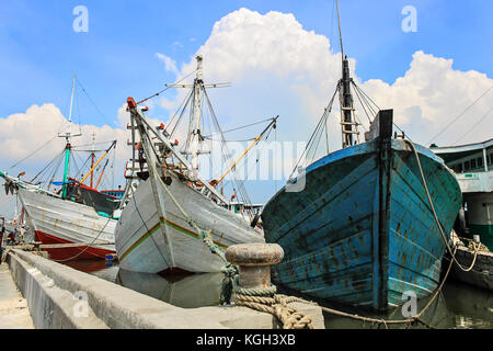 Custom Schiff in Sunda Kelapa Hafen, Jakarta, Indonesien. Stockfoto