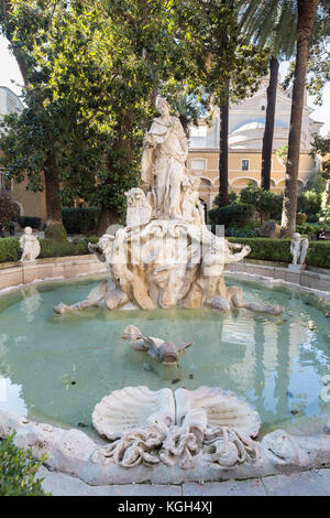 Brunnen in den Gärten des Palazzo Venezia von Carlo monaldi, Rom, Italien Stockfoto