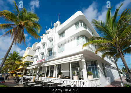 Miami - Juli 23, 2017: Wahrzeichen von Miami Beach im Art-deco-Architektur und Palmen am Ocean Drive, Stockfoto