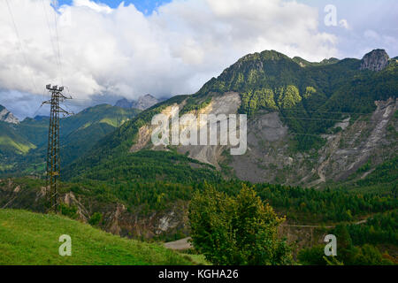 Moody's Anfang Herbst Landschaft in der Nähe von dem kleinen Hügel Dorf casso in Friaul-Julisch Venetien, im Nordosten Italiens. Stockfoto