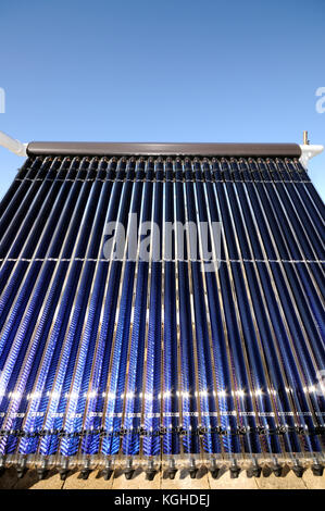 Vakuumröhrenkollektor Solarkollektoren Stockfoto
