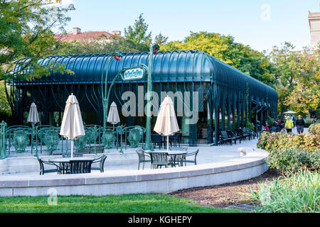 Hector Guimard artwork im Pavillon Cafe an der Nationalgalerie Sculpture Garden in Washington, DC, Vereinigte Staaten von Amerika, USA. Stockfoto