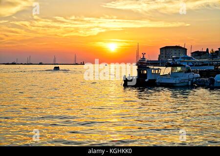 Marina Porec, Kroatien, Europa - Juli 22, 2017: Boote und den Sonnenuntergang Stockfoto