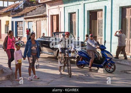 Viel befahrenen Straße in Trinidad Kuba Stockfoto