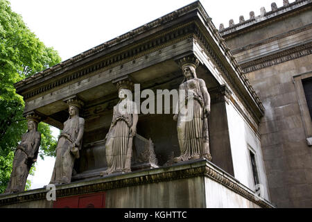 Caryatid Statuen an Neue Kirche St. Pancras, Euston Road, London Stockfoto