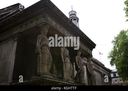 Caryatid Statuen an Neue Kirche St. Pancras, Euston Road, London Stockfoto