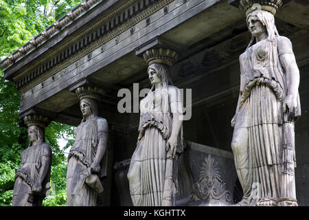 Caryatid Statuen an Neue Kirche St. Pancras, Euston Road, London Stockfoto