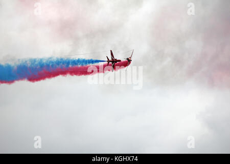 Rote Pfeile – Whoops! Scheinbare Katastrophe ist wirklich erstaunlich. Hairsbreadth Fliegen von erfahrenen RAF-Profis. Stockfoto