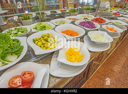 Auswahl Anzeige der Salat essen zu einem Luxus Restaurant Buffet Bar Stockfoto