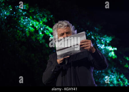 Beppe Grillo, politischer Führer der fünf Sterne Bewegung (m5s), spricht während einer politischen Kundgebung vor der sizilianischen Wahlen in Palermo (Italien). Stockfoto