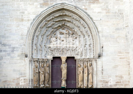 Blick auf die Basilika von Saint Denis (Basilique Saint-Denis) Paris Frankreich Stockfoto