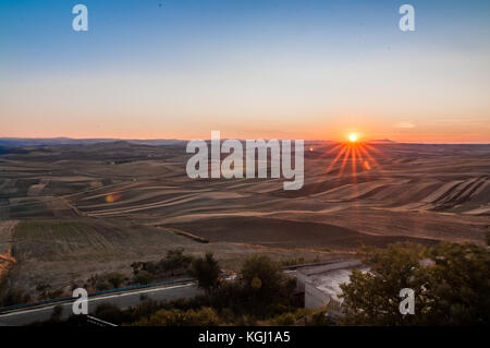 Eine Landschaft aus dem Dorf poggiorsini, Italien. poggiorsini war ein Lehen der Familie Orsini, die ihren Namen dem Land gegeben hat. Es ist die kleinste Stockfoto