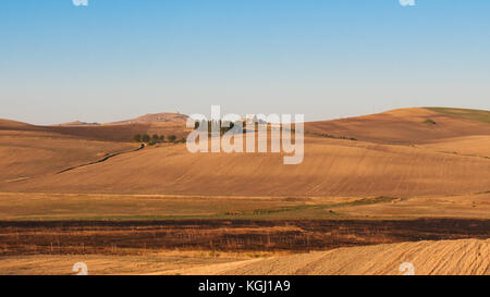 Eine Landschaft aus dem Dorf poggiorsini, Italien. poggiorsini war ein Lehen der Familie Orsini, die ihren Namen dem Land gegeben hat. Es ist die kleinste Stockfoto