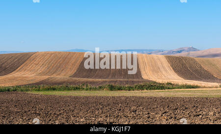 Eine Landschaft aus dem Dorf poggiorsini, Italien. poggiorsini war ein Lehen der Familie Orsini, die ihren Namen dem Land gegeben hat. Es ist die kleinste Stockfoto