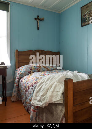 Schlafzimmer, L'Anse Blanchette, Heimat von Xavier Blanchette, Forillon National Park, Gaspe Halbinsel, Kanada. Stockfoto