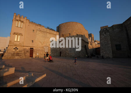 Sonnenuntergang auf dem Schloss Aragonese in Otranto, Apulien, Italien Stockfoto