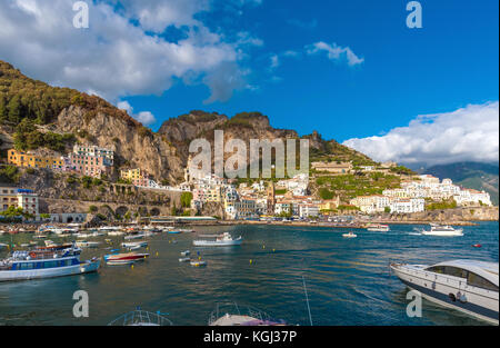 Amalfi, Italien - die ehrfürchtigen historischen Zentrum der touristischen Stadt in der Region Kampanien, Golf von Salerno, Süditalien. Stockfoto