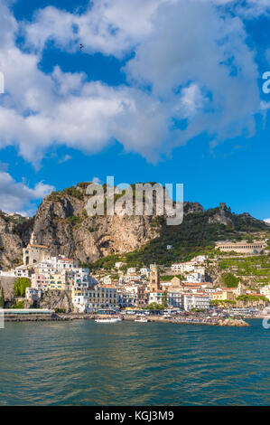 Amalfi, Italien - die ehrfürchtigen historischen Zentrum der touristischen Stadt in der Region Kampanien, Golf von Salerno, Süditalien. Stockfoto