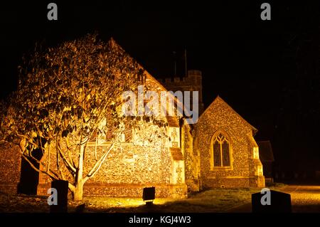 St. James' Church in der Nacht, Bushey, Hertfordshire, Großbritannien Stockfoto