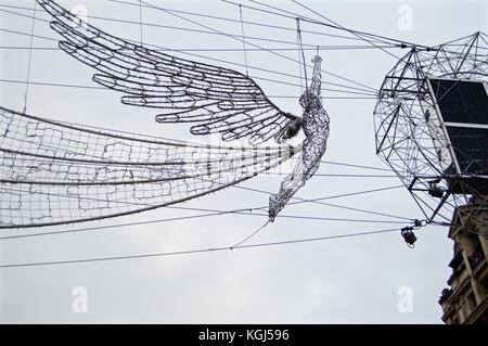 Engel Weihnachten Lichter auf der Regent Street 2017, vor dem Einschalten, London, UK Stockfoto