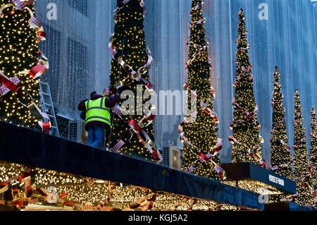 Weihnachtsschmuck im House of Fraser, Oxford Street, London, UK, 2017 Stockfoto