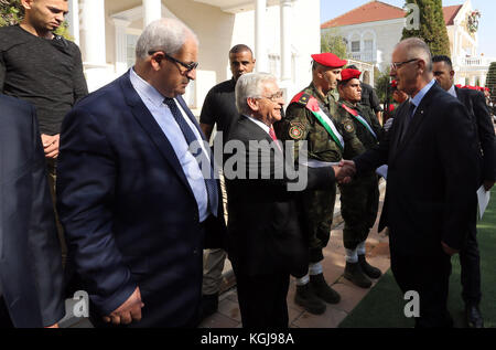 Jenin, Westjordanland, Palästinensische Autonomiegebiete. November 2017. Der palästinensische Premierminister Rami Hamdallah spricht während der 6. Konferenz über das Volkserbe in der Westjordanland-Stadt Jenin, am 8. November 2017 Quelle: Premierminister-Büro/APA Images/ZUMA Wire/Alamy Live News Stockfoto