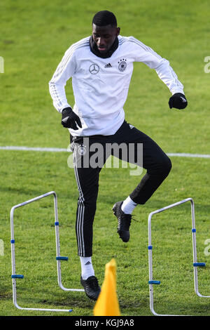 Berlin, Deutschland. November 2017. Antonio Ruediger (Deutschland) GES/ Fussball/ DFB-Training, Berlin, 08.11.2017 Fußball/Fußball: Training der deutschen Nationalmannschaft, Berlin, 08. November 2017 |Nutzung weltweit Credit: dpa/Alamy Live News Stockfoto