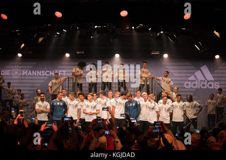 Berlin, Deutschland. 07 Nov, 2017. auf der Bühne - während der Präsentation, DFB, Jersey Präsentation für die kommende WM 2018 in Russland - WM 2018, die BASIS Berlin, Uferhallen, Foto: Uwe Koch/fotobasis.org Credit: Uwe Koch/Alamy leben Nachrichten Stockfoto