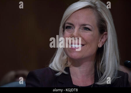 Washington DC, 8. November 2017, USA: Kirstjen Nielsen zeugt bei ihrer Anhörung zur Bestätigung des Senats davon, Sekretär für Heimatschutz zu sein. Patsy Lynch/MediaPunch Credit: MediaPunch Inc/Alamy Live News Stockfoto