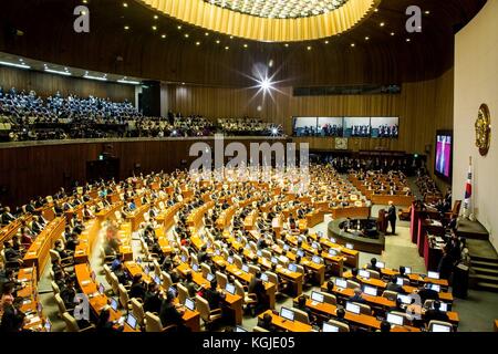 Seoul, Südkorea . November 2017. U. US-Präsident Donald Trump hält eine Rede vor der südkoreanischen Nationalversammlung am 8. November 2017 in Seoul, Südkorea. Trump befindet sich auf dem zweiten Stopp eines 13-tägigen Schwungs durch Asien. Quelle: Planetpix/Alamy Live News Stockfoto