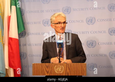 Uno, New York, USA. 8 Nov, 2017. Inmitten von Jemen Blockade und Hungersnot, un Relief chief Mark lowcock der Presse informiert. Credit: Matthew Russell Lee/alamy leben Nachrichten Stockfoto