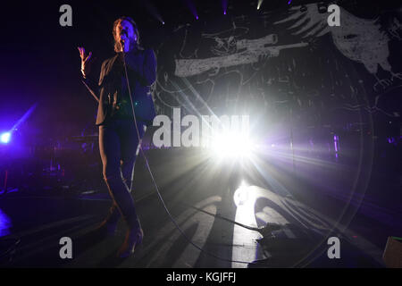 Hammersmith, London, Großbritannien. 08 Nov, 2017. Vater Johannes Misty (Real Name: josh Tillman) live auf der Bühne bei eventim Hammersmith Apollo in London. foto Datum: Mittwoch, 8. November 2017. Quelle: Roger Garfield/alamy leben Nachrichten Stockfoto