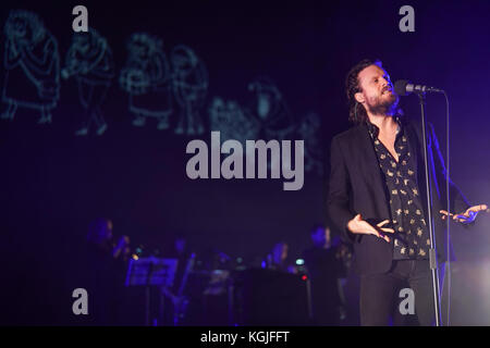 Hammersmith, London, Großbritannien. 08 Nov, 2017. Vater Johannes Misty (Real Name: josh Tillman) live auf der Bühne bei eventim Hammersmith Apollo in London. foto Datum: Mittwoch, 8. November 2017. Quelle: Roger Garfield/alamy leben Nachrichten Stockfoto