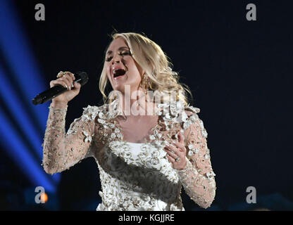 Nashville, Tennessee, USA. November 2017. Carrie Underwood. 51. Jährliche CMA Awards, der größte Abend der Country Music, in der Bridgestone Arena. Quelle: Laura Farr/AdMedia/ZUMA Wire/Alamy Live News Stockfoto