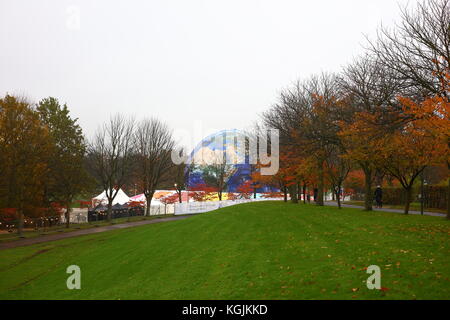 Bonn, Deutschland. 08 Nov, 2017. COP 23 UN-Klimakonferenz in Bonn, Deutschland. Klima Planet Informationen Zone im Park zwischen dem Bula und der Bonner Zone der COP 23 UN-Klimakonferenz in Bonn, Deutschland, 8 Nov, 2017 Credit: Hdh/Alamy leben Nachrichten Stockfoto