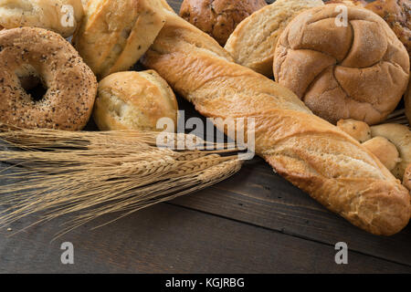 Frisches Brot, Brötchen, Bagels und baguttes Stockfoto