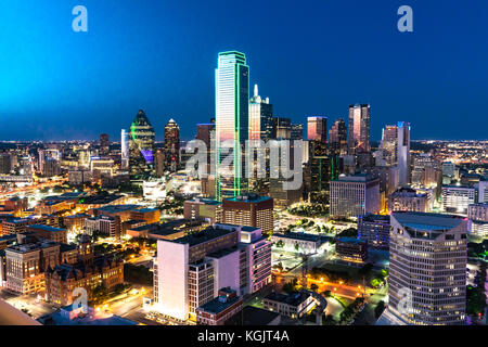 Luftaufnahme von Dallas, Texas City Skyline bei Nacht Stockfoto