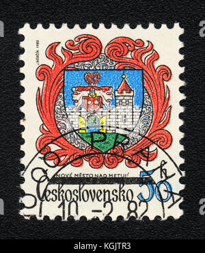 Eine Briefmarke in der Tschechoslowakei gedruckt zeigt Wappen von Nove Mesto nad metuzhi, ca. 1982 Stockfoto