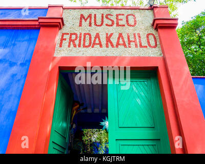 Eingang von Frida Kahlo Museum (auch bekannt als das Blaue Haus - La Casa Azul), Stadtteil Coyoacán, Mexiko Stadt Stockfoto