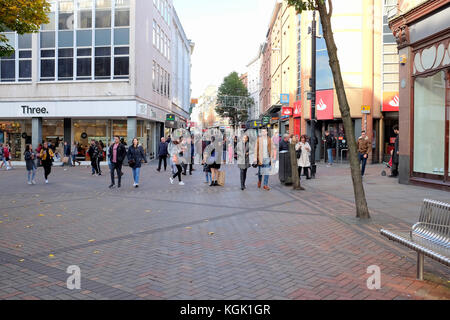 Nottingham, Nottinghamshire, Großbritannien. 05. November 2017. Von der High Street hinunter clumber Straße an einem Sonntag im November in Nottingham im Nott Stockfoto